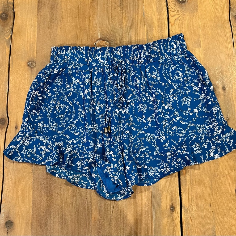 Allie Rose Women’s Blue White Floral Elastic Waist Ruffle Trim Pull On Shorts